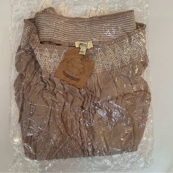 Kori America Off the Shoulder Women’s Mocha Top Lace Trim Size S, M, L NWT - Picture 9 of 10